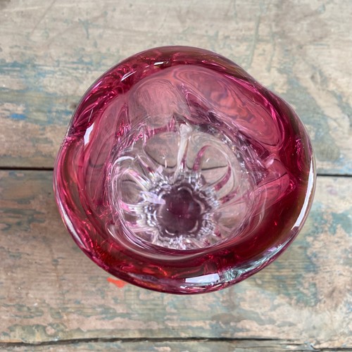 Heavy Czech Bohemia Chřibská Pink Cranberry Art Glass Vase 1970s - Picture 5 of 6