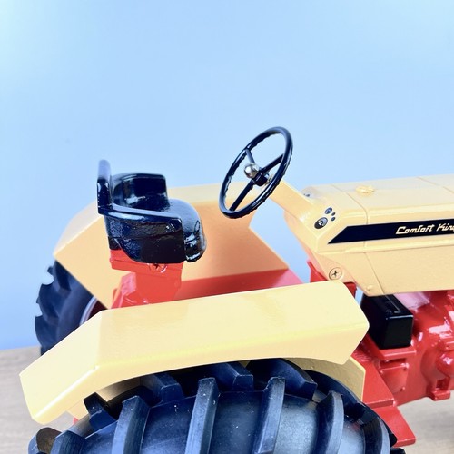 JLE Scale Models Case 730 Comfort King 1/8 Scale Tractor 100 PA Farm Show NIB - Picture 12 of 20