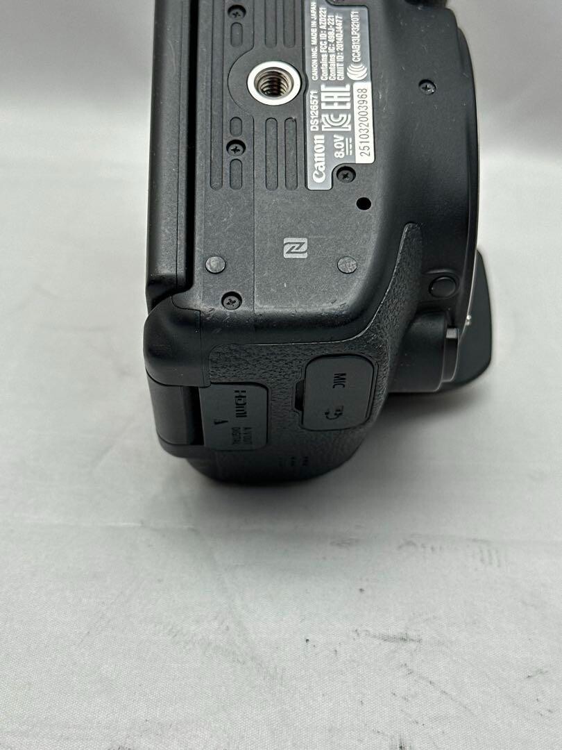 Canon EOS Kiss X8i DSLR Camera with Lens Kit - 18-55mm Excellent