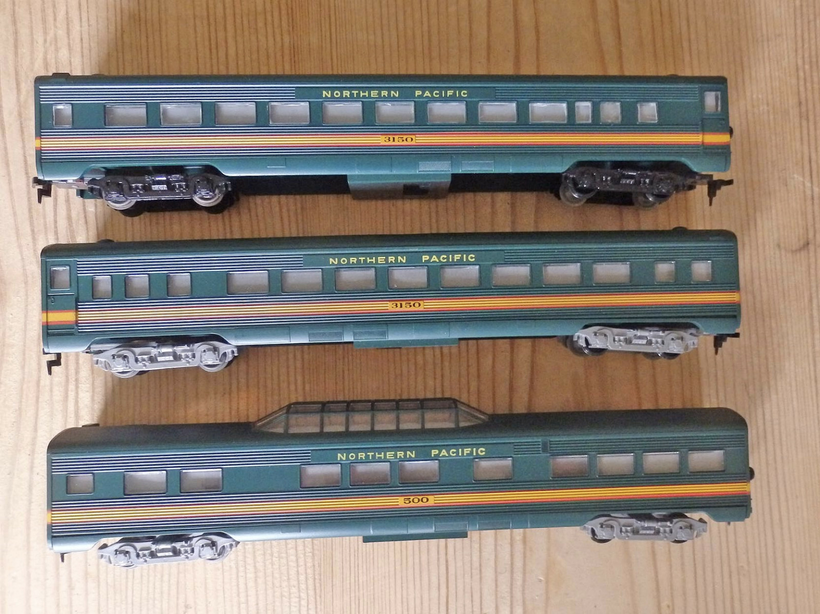 3 x Athearn HO 1816 Northern Pacific railcars - mint 3 x Athearn HO 1816 Northern Pacific railcars - mint