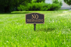 No-Trespassing-Private-Lawn-or-Wall-Statement-Plaque