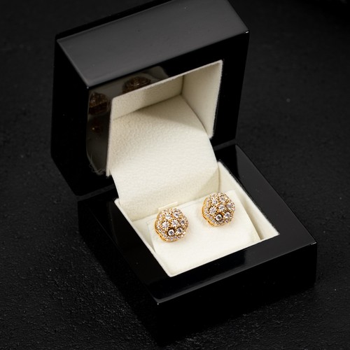Large VVS Lab Grown Diamond 14K Yellow Gold Flower Cluster 0.80Ct Stud Earrings - Picture 3 of 7
