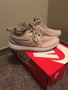 nike roshe two se maroon