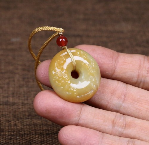 100% Hetian Jade Pendants Amulet~Ping buckle 和田糖白玉雕刻,平安无事,平安扣,八方来财吊坠。15G - Picture 3 of 11