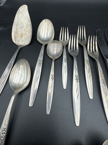33 pc Mixed lot of Silver Plated Silverware - Picture 12 of 19