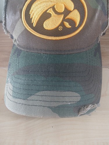 NEW ERA na IOWA HAWKEYES Black Back Distressed CAMO 9 Forty Snapback Cap/Hat - Picture 2 of 16