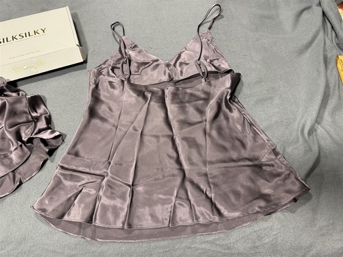 NEU MIT ETIKETT SEIDIG 100 % SEIDE PYJAMA SET GRAU CAMI SHORTS NACHTWÄSCHE SET GRÖSSE S SMALL - Bild 10 von 19