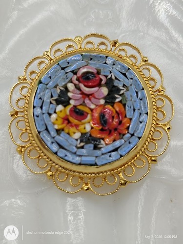 Vintage goldfarbene filigrane Mikro Mosaik Millefiori Glas Anstecknadel Brosche EUC blau - Bild 3 von 6