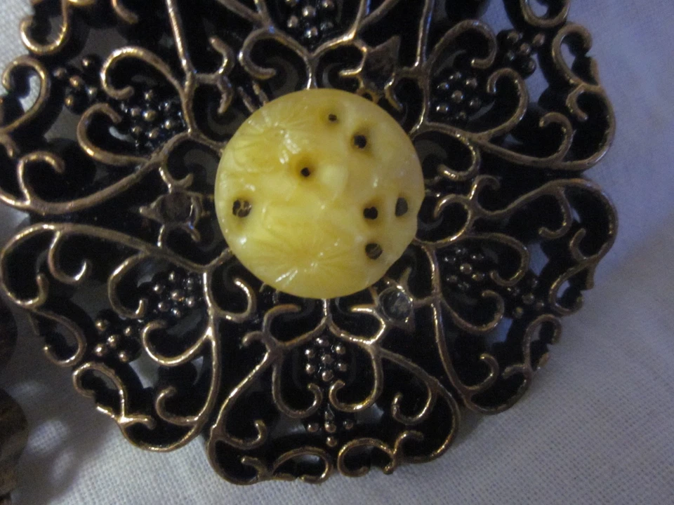 2 pc Large ornate edge yellow carved shell shank buttons New - Image 3 of 4