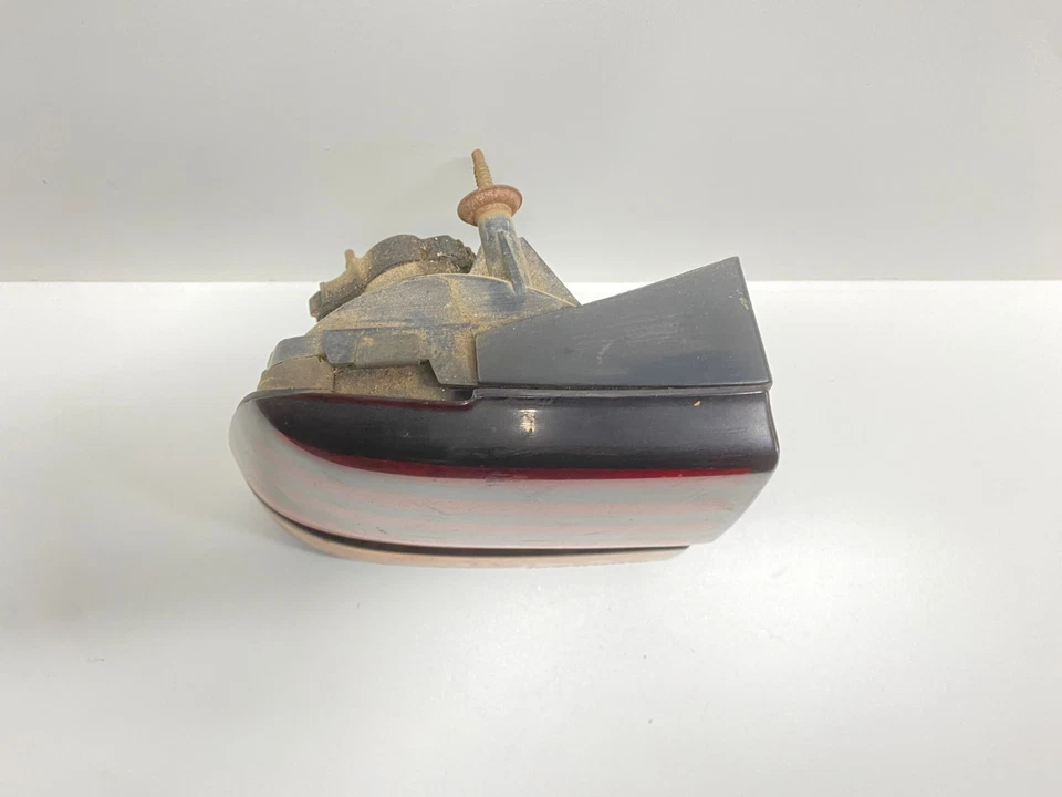 1988 - 1991 PONTIAC SUNBIRD ЗАДНИЙ ЛЕВЫЙ БОКОВОЙ ЗАДНИЙ ФОНАРЬ QTR УСТАНОВЛЕН OEM 166-01340 - Изображение 4 из 4