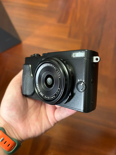 FUJIFILM Digital Camera X70 16.3 MP Silver Tested W/Battery&card &charge Black - Picture 3 of 8