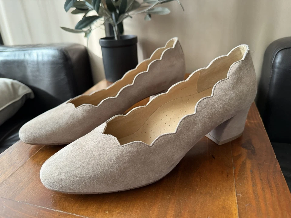 NM Neiman Marcus Beige Gamuza Vieira Ribete Bombas Mujer Talla 10 Nuevo Foto 2 de 4