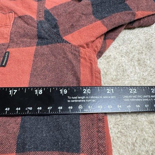 Camisa QuikSilver Para Hombres Franela a Cuadros Abotonada Grande Roja Calce Moderno Informal - Imagen 3 de 6