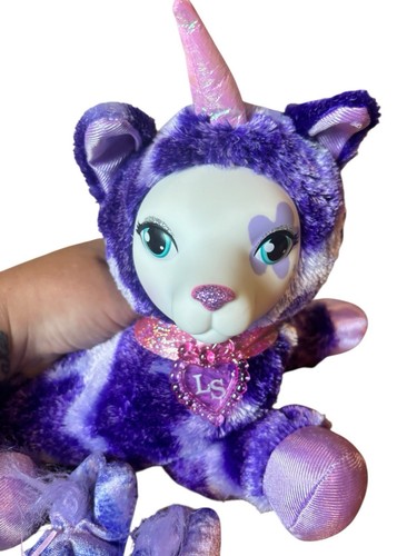 Juguete de peluche Just Play Llamacorn Sorpresa Dolly la Llama/Unicornio y sus 2 bebés - Imagen 2 de 3