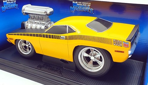 Muscle Machines 1/18 Scale Model 71165 - 1970 Plymouth Cuda - Yellow - Picture 2 of 5