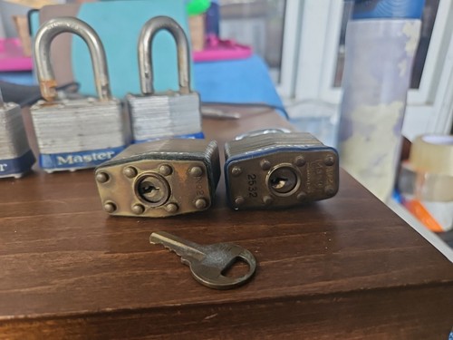 Lot of 8 Vintage Master Lock Padlocks - 3 With Keys -5  No Key - Bild 3 von 11