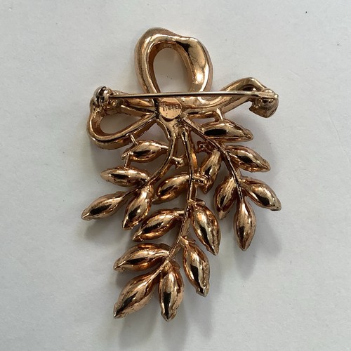 Vintage Crown Trifari Amethyst Color Marquis Shaped Rhinestone Brooch Pin - Picture 5 of 11