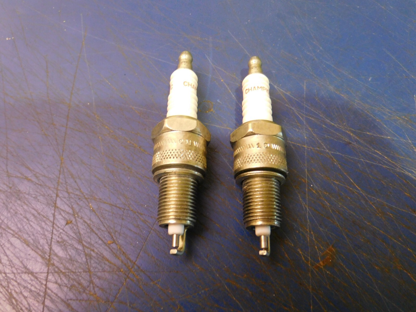 2 CHAMPION COPPER PLUS SPARK PLUG HARLEY DAVIDSON PN 101-RN13LYC