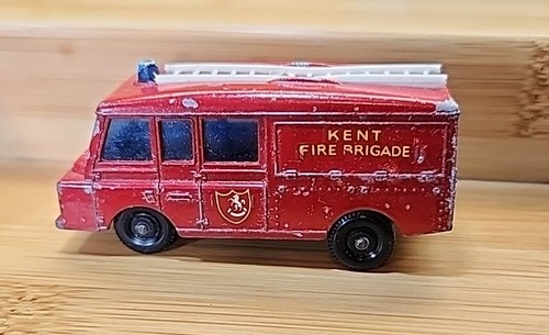 Vintage Lesney Matchbox Series No. 57 Land Rover KENT Fire Brigade Panel Van - Picture 5 of 8