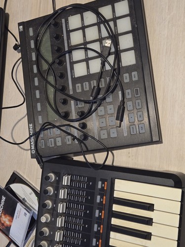 Auflösung Musik Studio, AKAI MPK49/NI MASCHINE, ALESIS Mischpult Etc..ALL BILDER - Bild 11 von 15
