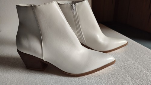 Forever 21 weiße Stiefeletten (Größe 7) - Bild 3 von 12