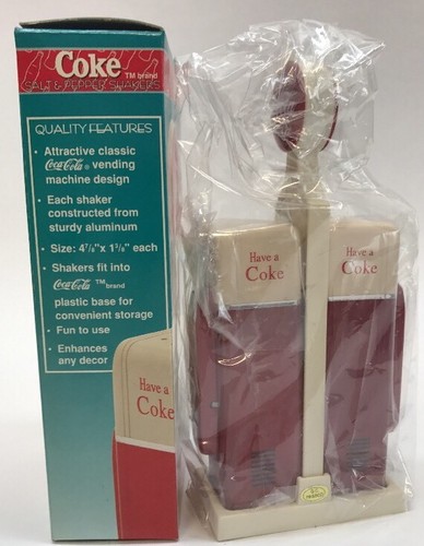 Gas Pump 1993 COCA-COLA Machine Salt & Pepper Shakers - Original Packaging - Picture 3 of 6