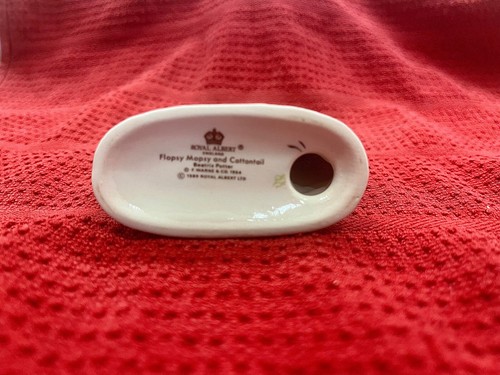 Royal Albert Beatrix Potter Flopsy Mopsy and Cottontail Porcelain Figurine - Afbeelding 3 van 6