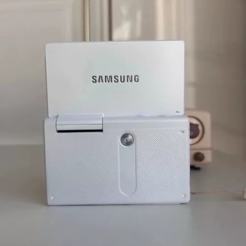 Samsung MV800 Digital Camera Flip-out Vlog 5X Optical Zoom 16.1MP Touchscreen - Picture 6 of 8