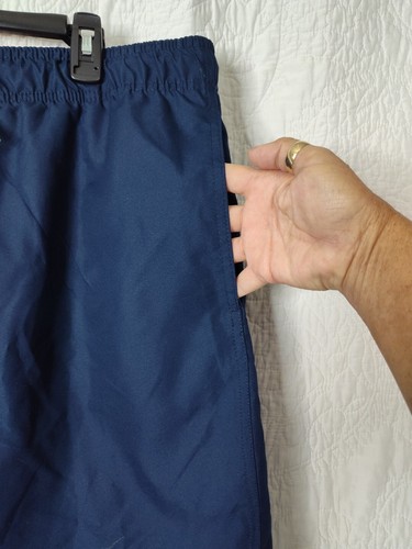 Neu mit Etikett St John’s Bay Badeshorts Herren XXLarge dunkelblau 7" Schrittlänge, Taschen - Bild 3 von 9