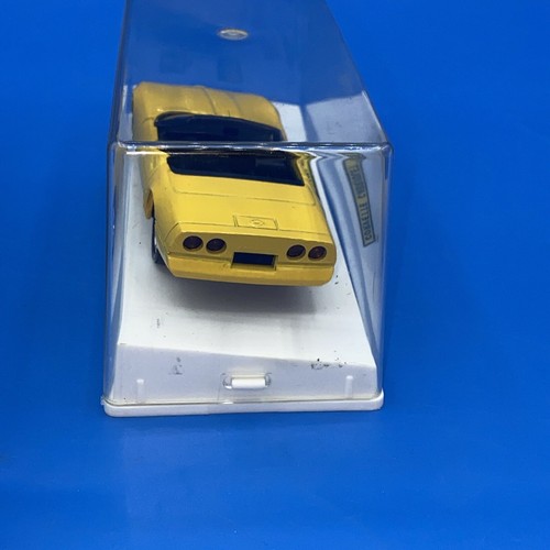 Solido 1:43 Chevrolet Corvette Cabriolet Yellow Diecast - Picture 7 of 9