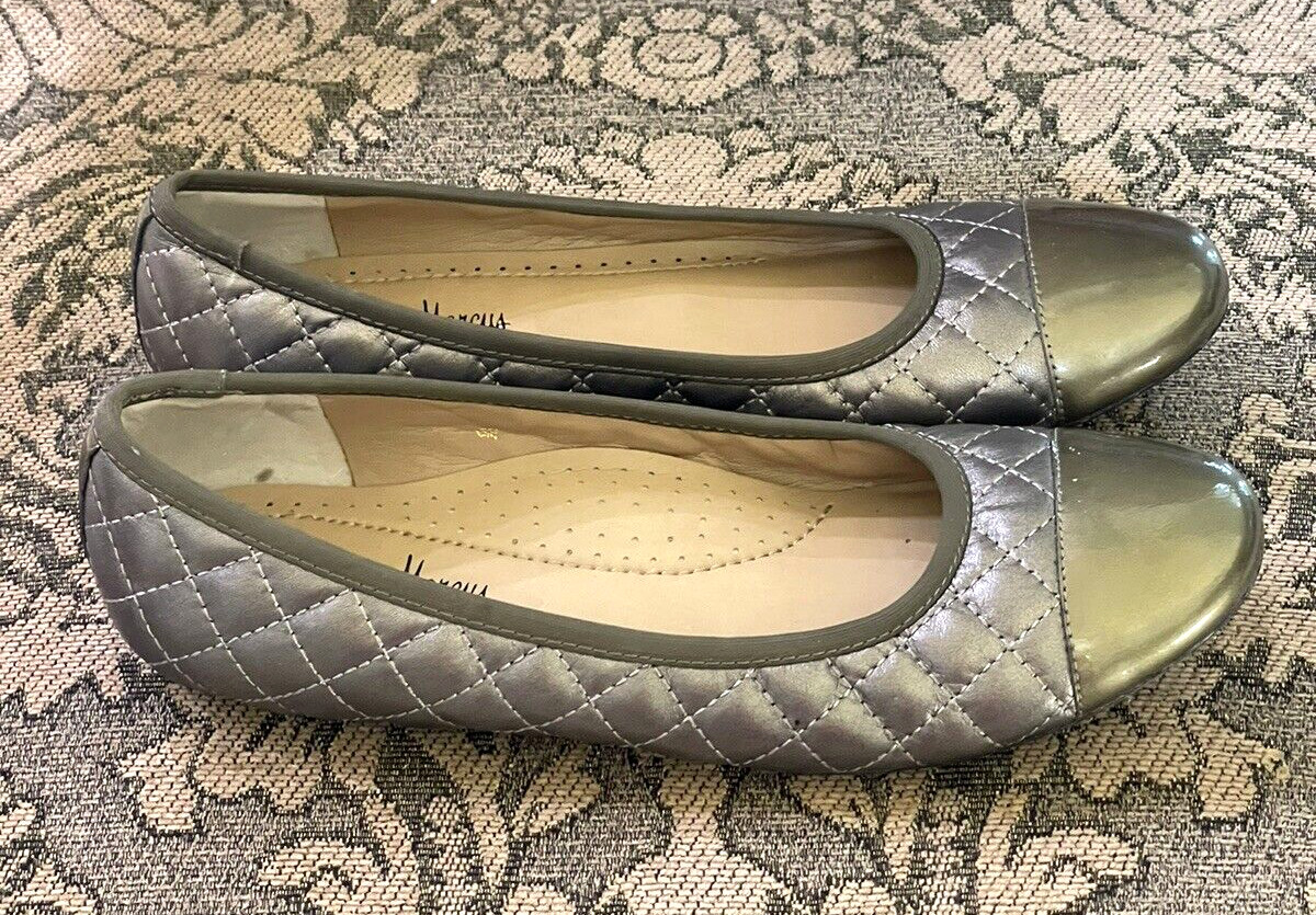 Neiman Marcus ballerina flats size 8M Silver Quilted Leather