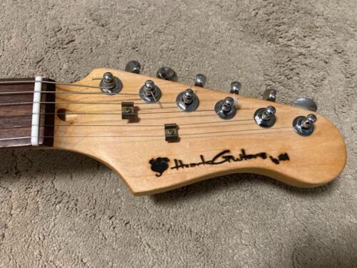 Chitarra elettrica HeartGuitars tipo Stratocaster relic sunburst con Gilmour mod - Foto 4 di 9