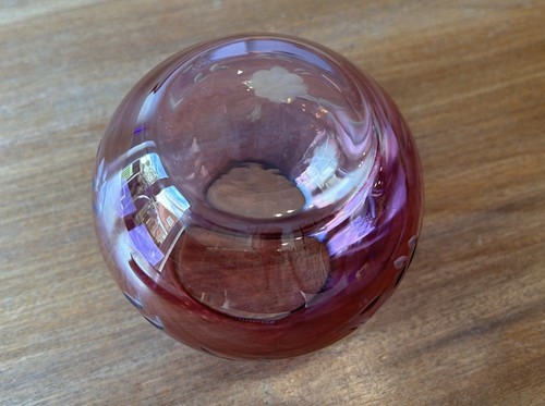 Vintage Bohemian Cranberry Flashed Glass Posy Vase Engraved Iridescent 10.5cm - Picture 6 of 7