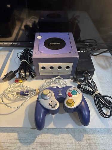 Nintendo GameCube DOL-001 console with controller NTSC-U/C US - Picture 1 of 10