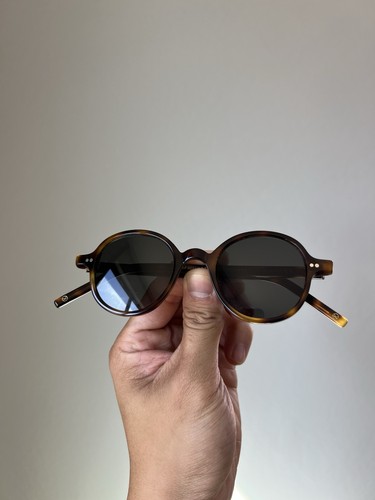 Gafas de sol redondas Cutler And Gross The Kingsman Dark Turtle Havana MP9001 45-21 - Imagen 18 de 19