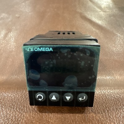 Omega Digital Display Temperature Controller CNi1633-AL 50-400Hz 4W Black