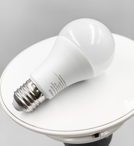 Radar Motion Sensor Outdoor Light Bulb – E26/E27 A19 12 Watts Daylight LED - Picture 3 of 7