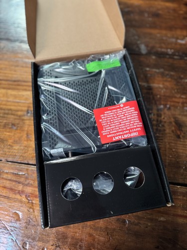 Motorola SBG6580 SURFboard 343 Mbps 4 Port Gigabit Wireless Cable Modem - Black - Picture 5 of 5