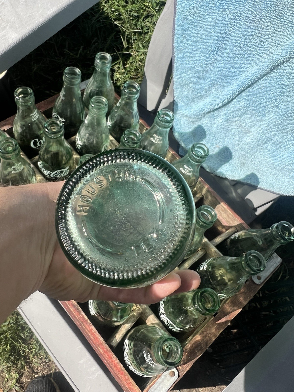 Antique Red Coca Cola Wood Soda Crate With 24 Glass 8 Oz Bottles
