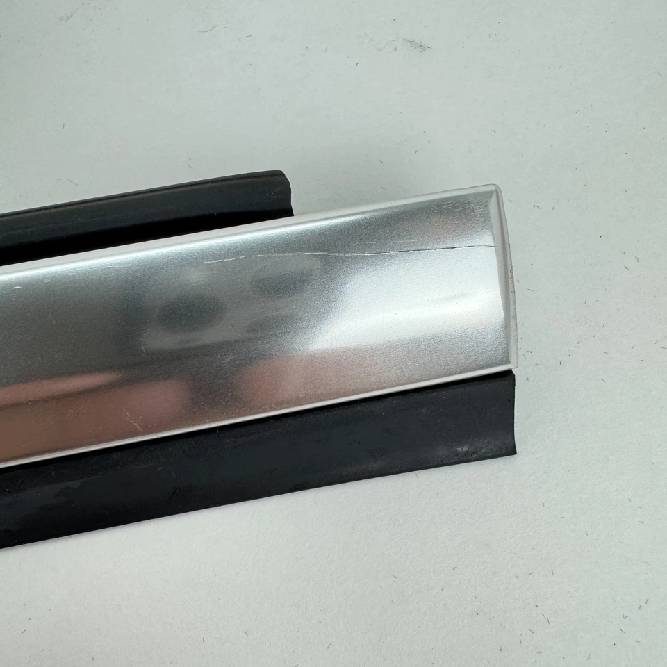 Moldura de cinturón panel cuarto trasero izquierdo Volkswagen Eos 2007-2016 OEM 1Q0853299P1HH Foto 4 de 4