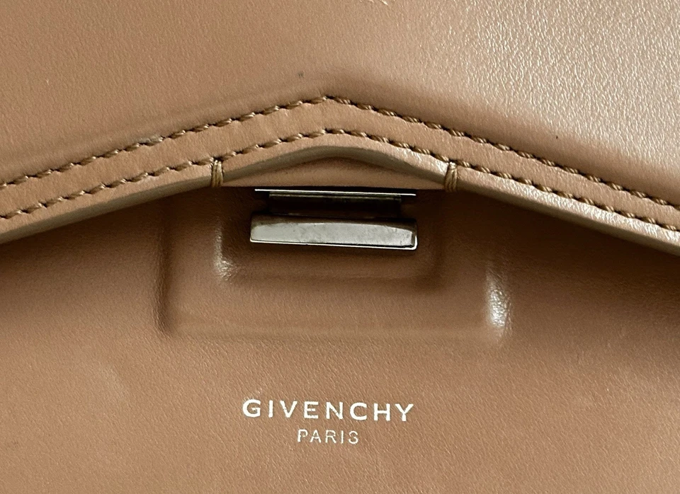 Bolso Bandolera GIVENCHY Corte Lazo Piel de becerro TAN. Cadena. SEXY Foto 2 de 4