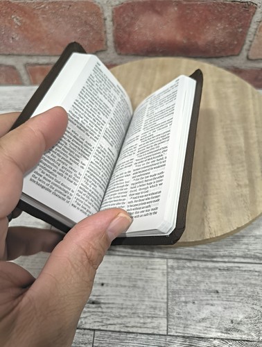 New Testament ESV Psalms Proverbs Bible Pocket Size Mini Prayer Book - Bild 5 von 6