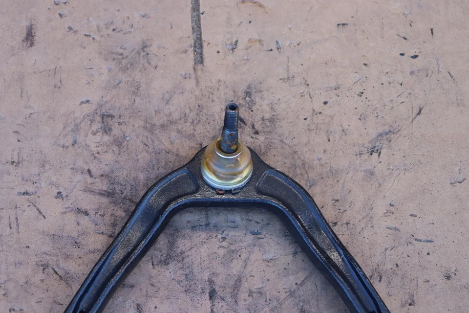 Chevy Silverado 1500 1999-2007 brazo de control superior del lado del pasajero delantero derecho OEM Foto 2 de 4