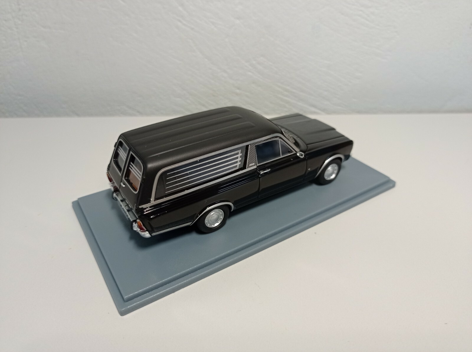 Picture 4 of 6