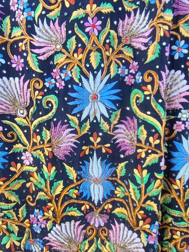 Lavishly embroidered dress from India - Picture 3 of 6