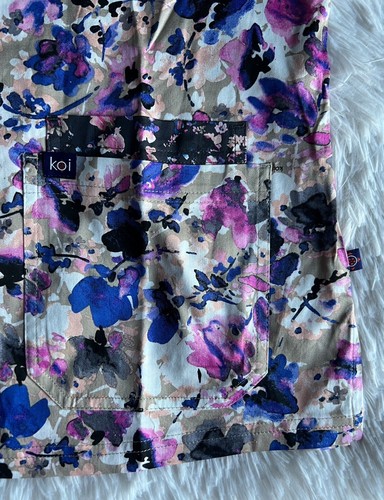 Koi Stretch Scrub Top Women’s Medium Elena Watercolor Floral Nursing Medical - Picture 5 of 11