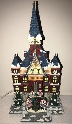 CHRISTMAS VILLAGE LIGHTED UNIVERSITY WITH CAROLERS PORCELAIN-TOWN BUILDING- NEW - Picture 1 of 12