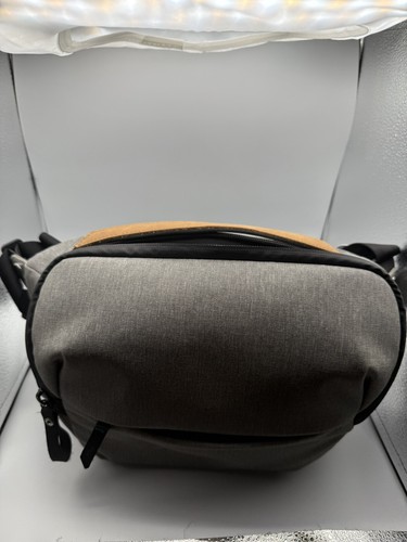 Peak Design Everyday Sling 5L Camera Bag Gray - Picture 13 of 17
