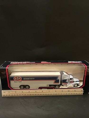 Nascar STP Transport Richard Petty tractor trailer diecast Cab - Picture 4 of 8