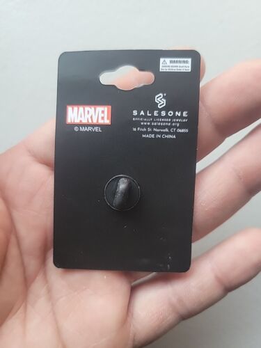 Marvel 50 years of WOLVERINE 2024 exclusive pin on original card Deadpool - Picture 3 of 4